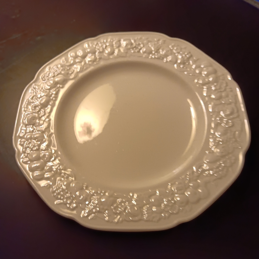 WHITE ENGLISH PLATE